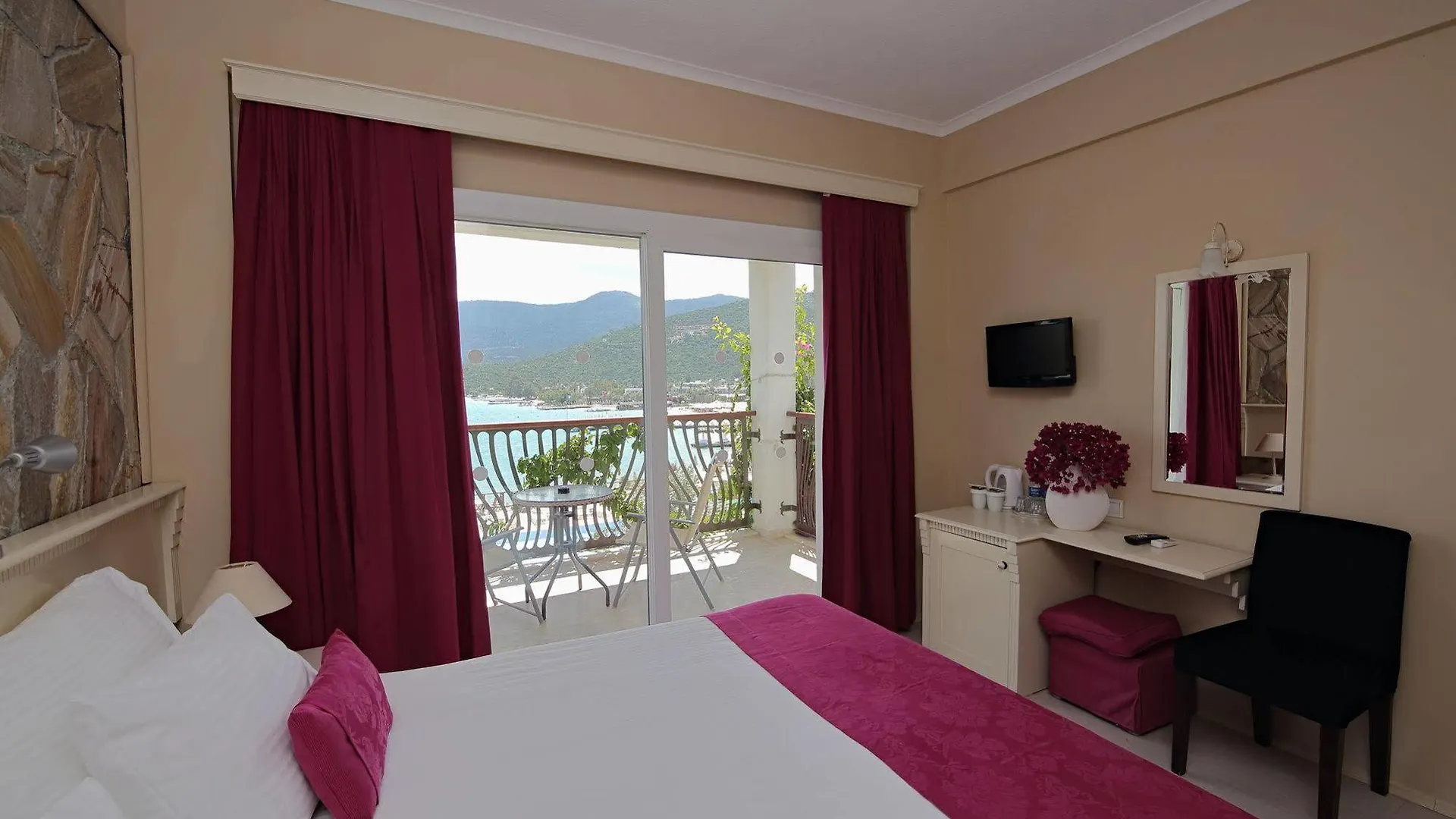 Sina Hotel (Adults Only) トルバ